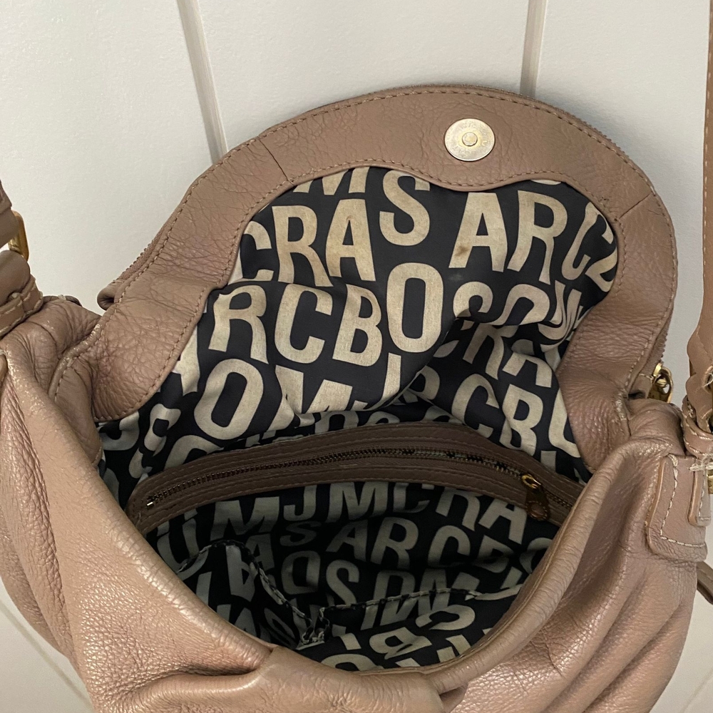 Marc Jacobs Tan Shoulder Bag with Relaxed Structure